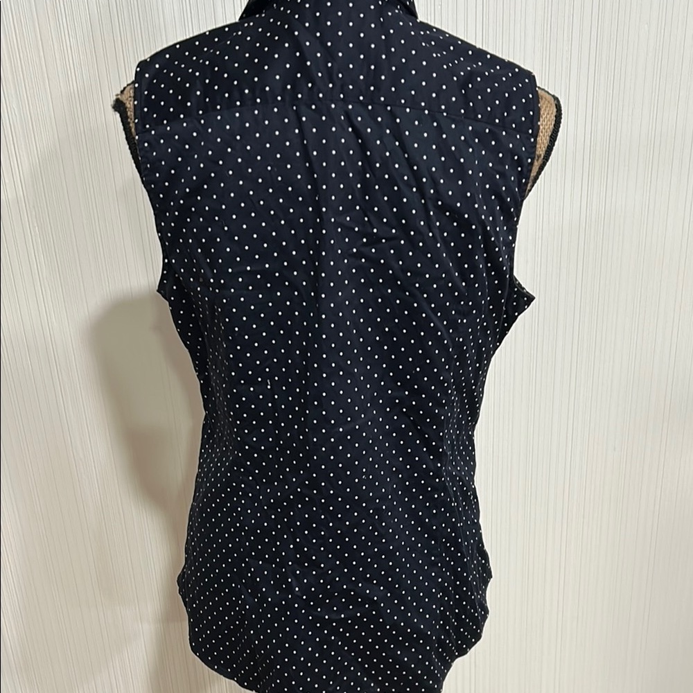 NWOT Banana Republic Navy and White Polka Dot Sleeveless Shirt - Picture 4 of 9